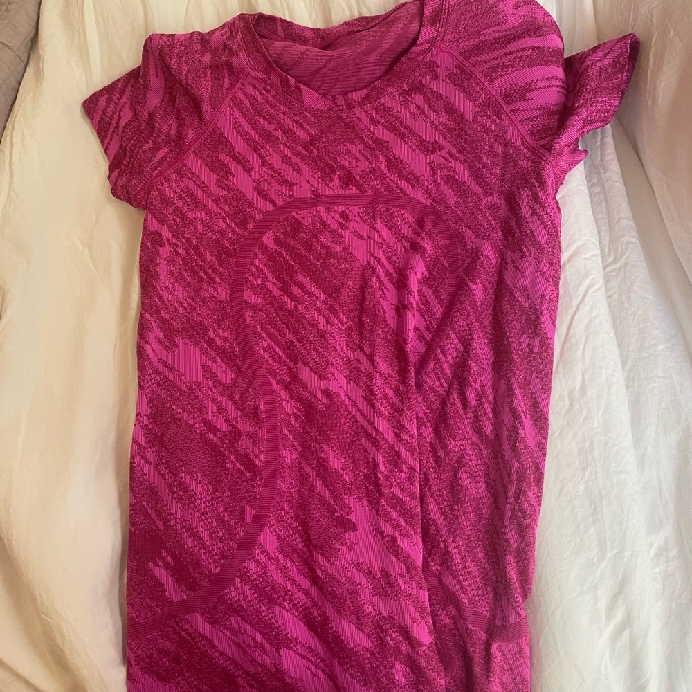 lululemon top!!